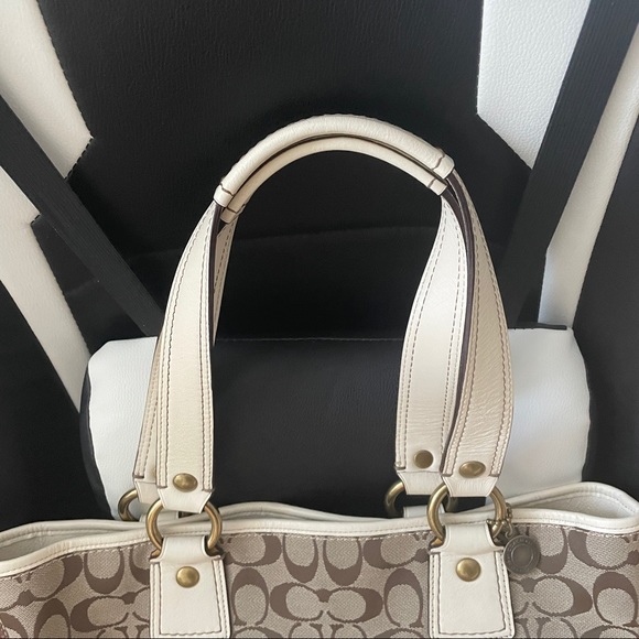 Coach GiGi Tote-Signature fabric, Ivory Leather - Picture 10 of 16